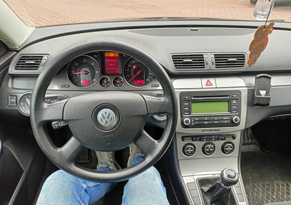 Volkswagen Passat cena 9000 przebieg: 356800, rok produkcji 2005 z Starogard Gdański małe 67